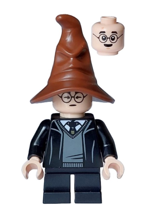 lego 2024 mini figurine hp466 Harry Potter Hogwarts Robe, Black Tie and Short Legs, Reddish Brown Sorting Hat 