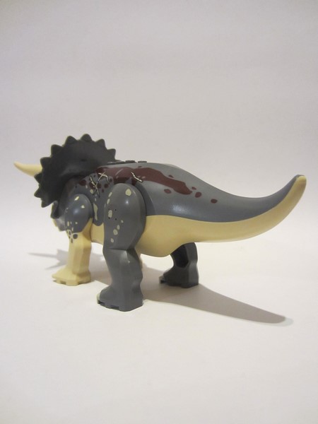 lego 2022 animal Tricera07 Triceratops Tan, Dinosaur Triceratops with Dark Bluish Gray Back and Dark Red Markings 