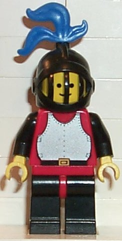 lego 1984 mini figurine cas194 Breastplate Red with Black Arms, Black Legs with Red Hips, Black Grille Helmet, Blue Plume 