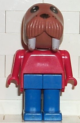 lego 1984 mini figurine fab12f Wally Walrus (Captain) Blue Legs, Red Top 