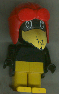 lego 1984 mini figurine fab4d Charlie / Joe Crow Black Head, Red Pilot Helmet, Black Eyes 