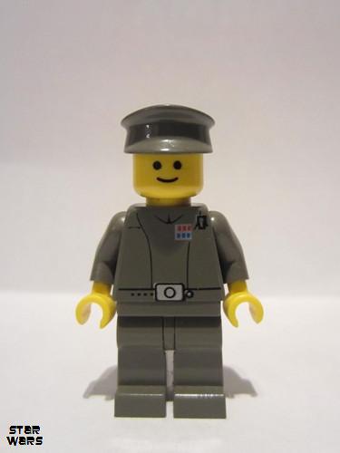 lego 2002 mini figurine sw0046 Imperial Officer (Captain / Commandant / Commander)<br/>Police Cap, Yellow Head with Standard Grin 