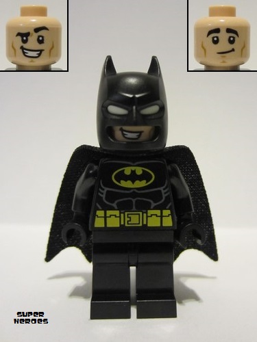 lego 2023 mini figurine sh0902 Batman Black Suit, Yellow Belt, Cowl with White Eyes, Lopsided Grin / Open Mouth Smile with Teeth 