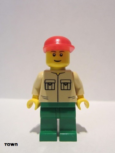 lego 2006 mini figurine twn011 Citizen Shirt with 2 Pockets No Collar, Green Legs, Red Cap 