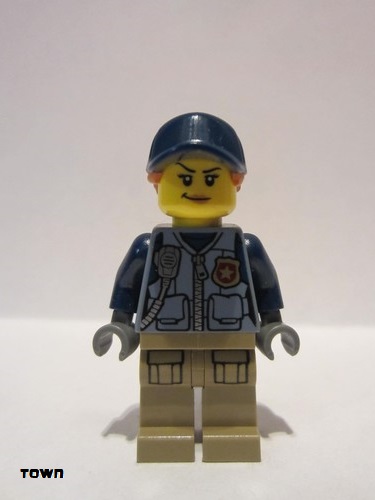 lego 2018 mini figurine cty0869 Mountain Police - Officer Female, Dark Blue Hat with Dark Orange Hair 