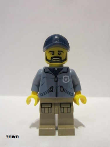 lego 2018 mini figurine cty0887 Mountain Police - Officer Male, Beard, Dark Blue Cap, Sand Blue Jacket 