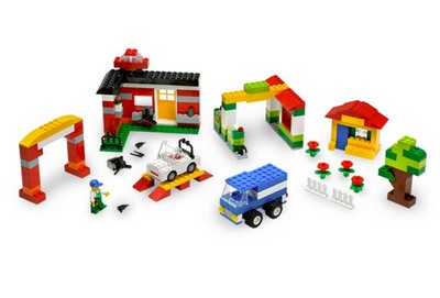 lego 2009 set 5573-2 Build and Play (Red Tub) 