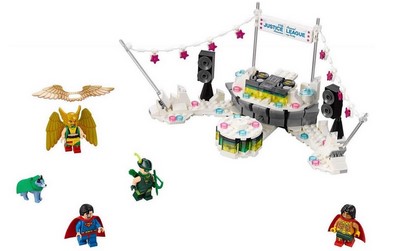 lego 2018 set 70919 The Justice League Anniversary Party 